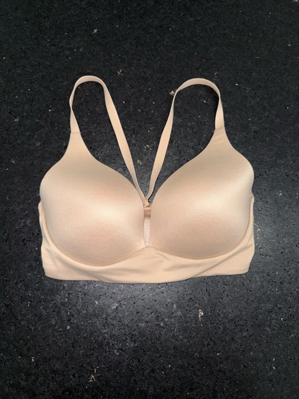 UEC VICTORIA’S SECRET NUDE Lightly Lined Plunge Bra 32DD Padded
Cups Wire Free